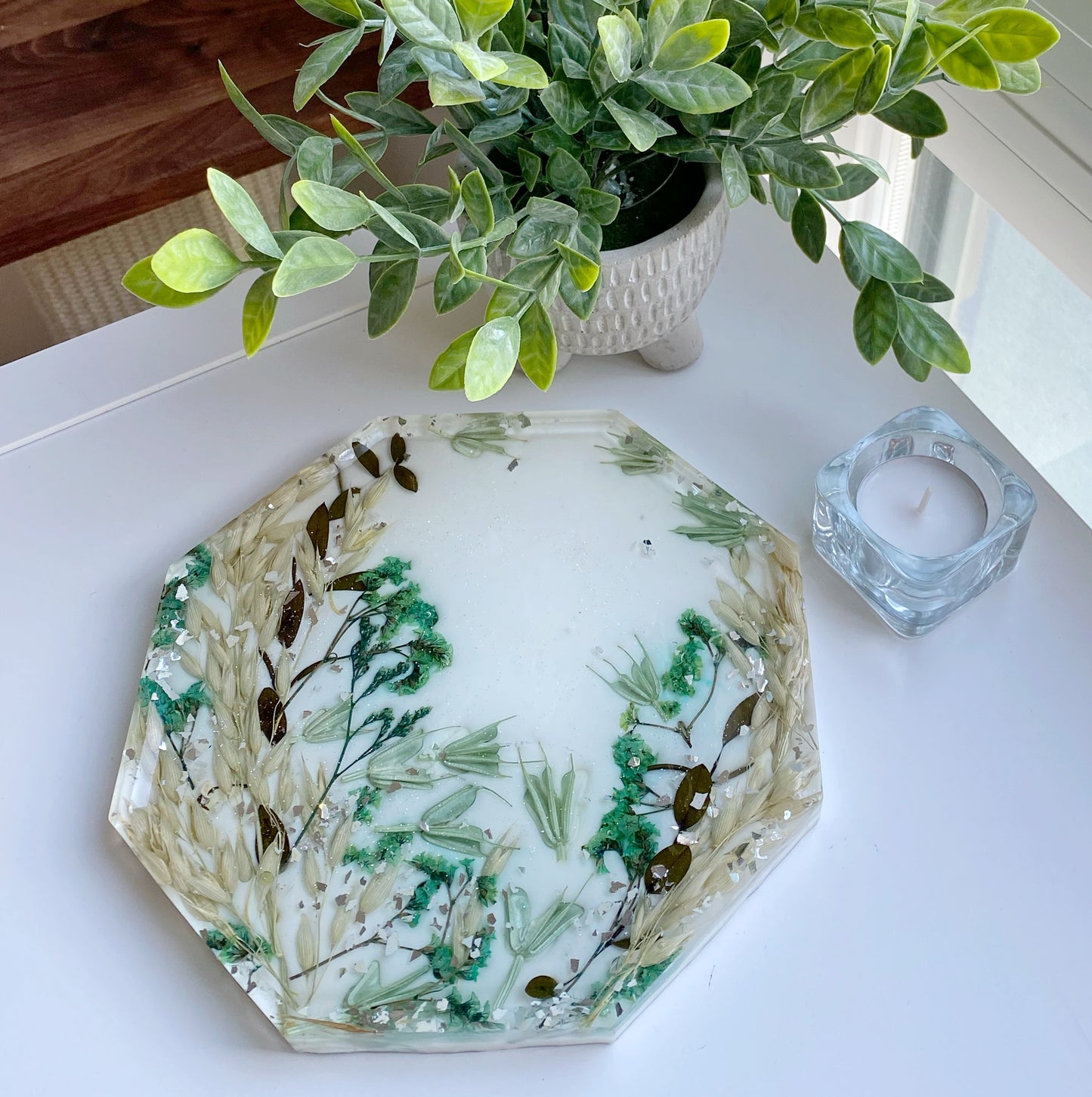 Hexagon Resin and Dried Flower Art Decor