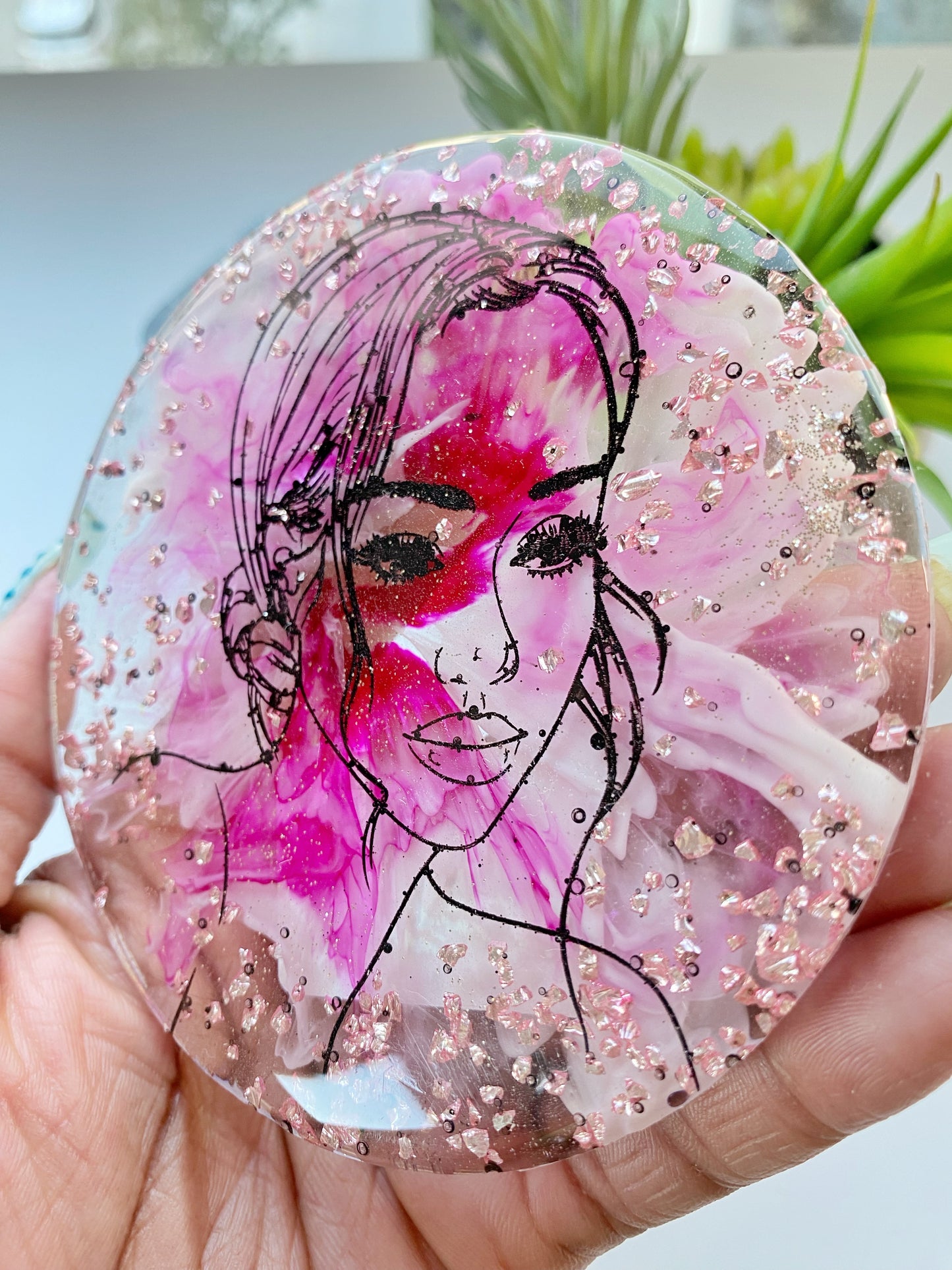 “Niah Collection” Round Woman Resin Coaster/Tray