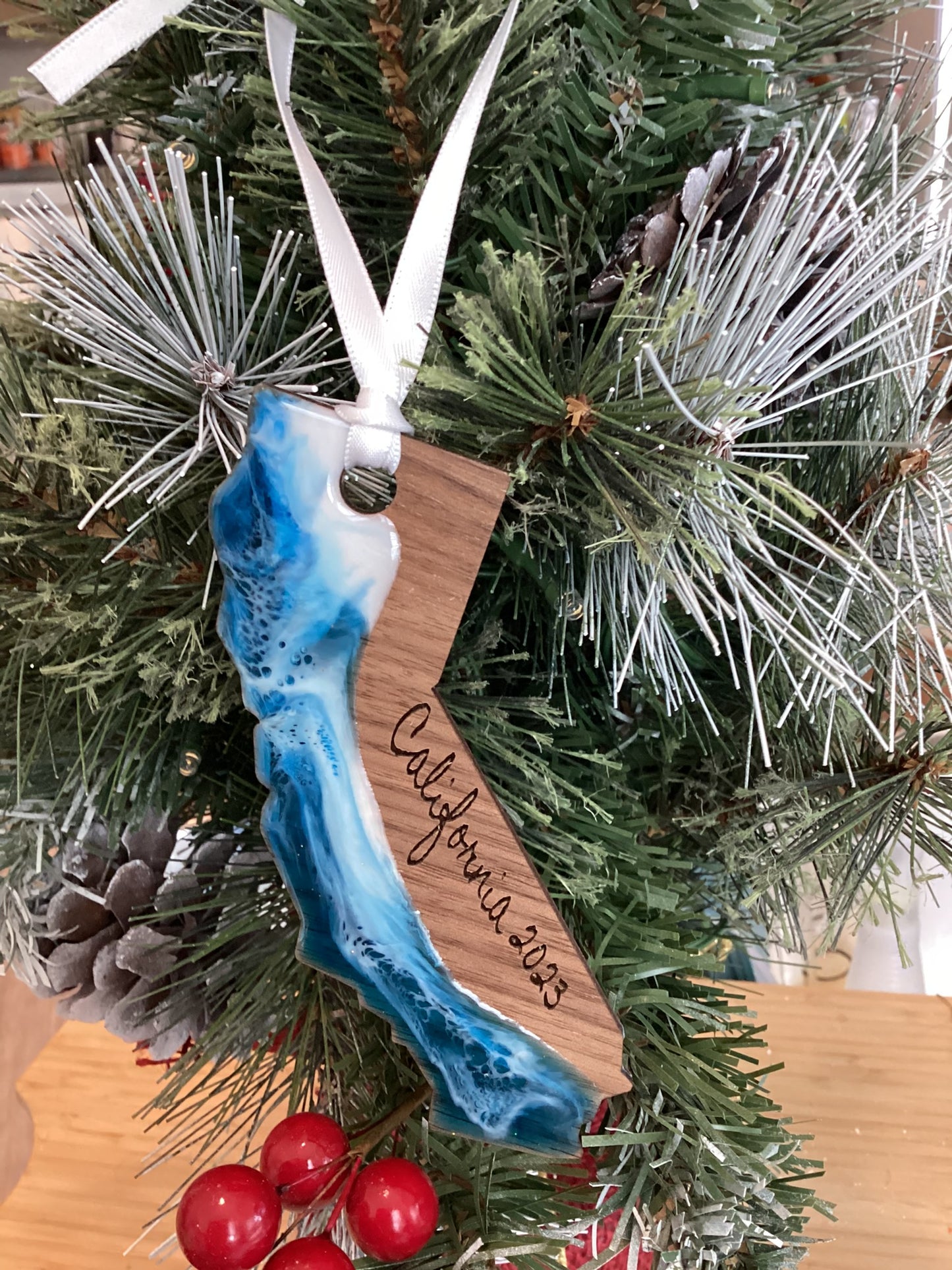 Wood Resin State Ornament Ocean Gift Tag Set of 10 WHOLESALE